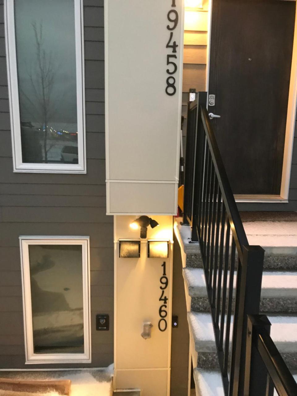 Home Sweet Condo Calgary Exterior photo